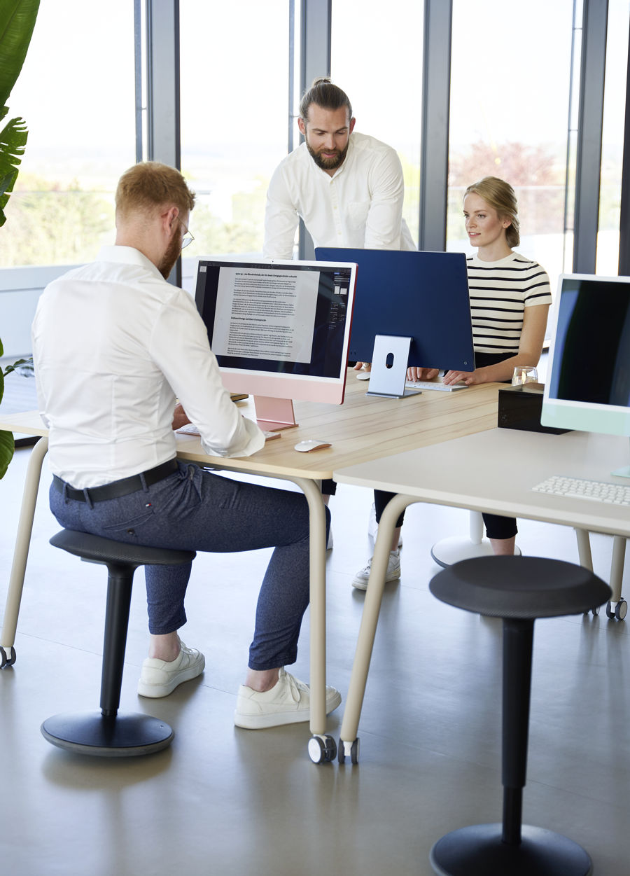 Ergonomisch arbeiten mit dem Sedus se:fit – aktives Sitzen am höhenverstellbaren Schreibtisch