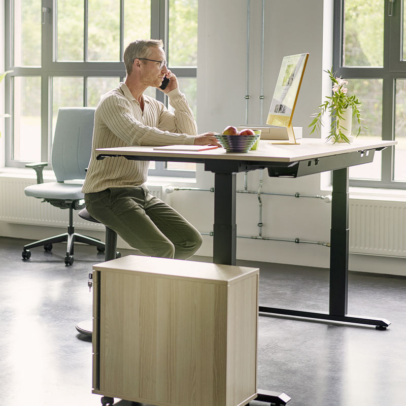 Sedus se:fit Stehhilfe – besser im Sitzen oder im Stehen arbeiten